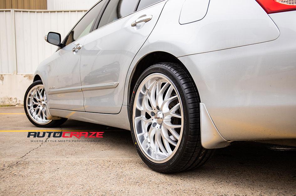 TOYOTA AURION CHEETAH HYPER SILVER POLISH LIP